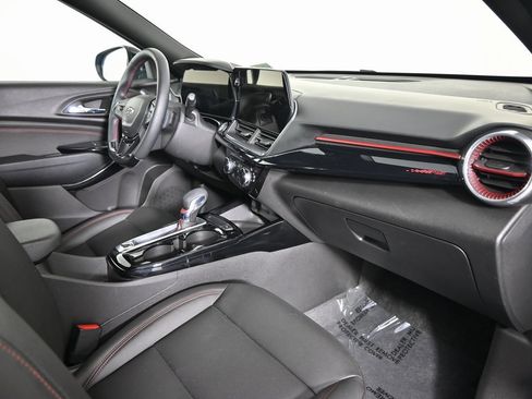 Used 2024 Chevrolet Trax RS w/ Sunroof Package image 14