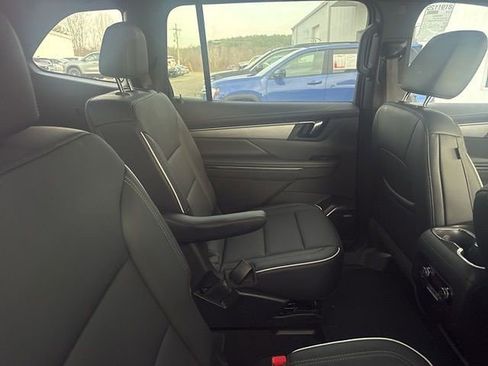 Certified 2025 Buick Enclave Preferred image 8