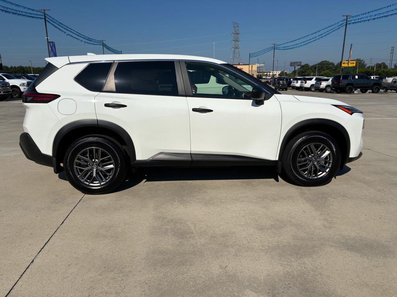 Used 2021 Nissan Rogue S FWD image 5