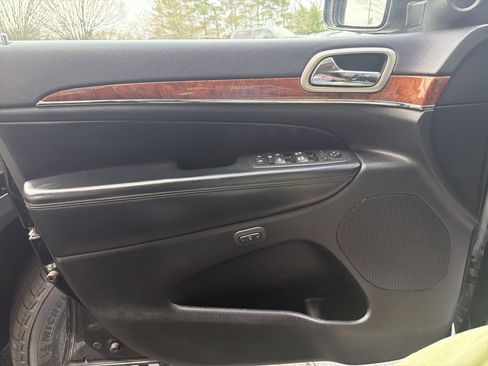 Used 2012 Jeep Grand Cherokee Limited image 27