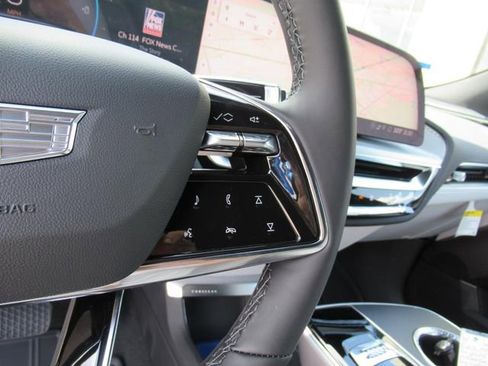 New 2025 Cadillac Lyriq Luxury image 18