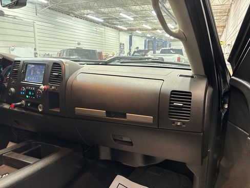 Used 2007 GMC Sierra 2500 SLE w/ Z71 Off-Road Package image 29