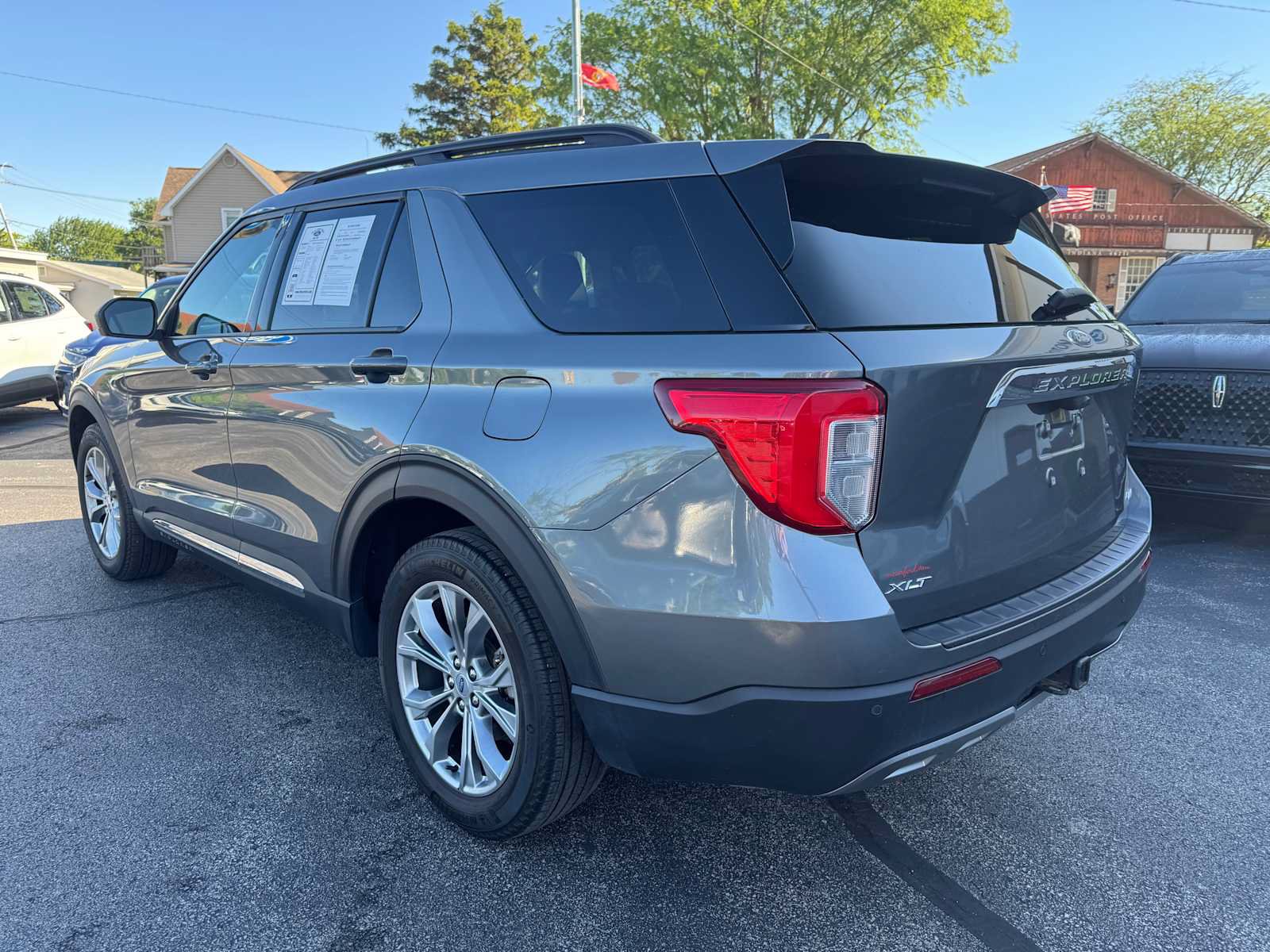 Used 2023 Ford Explorer XLT w/ Equipment Group 202A AWD/4WD image 11