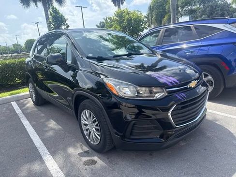 Used 2018 Chevrolet Trax LS FWD image 3