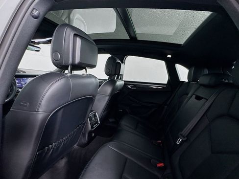 Used 2022 Porsche Macan w/ Premium Package Plus AWD/4WD image 15
