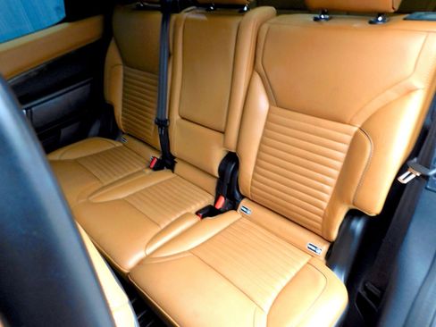 Used 2017 Land Rover Discovery HSE Luxury image 16