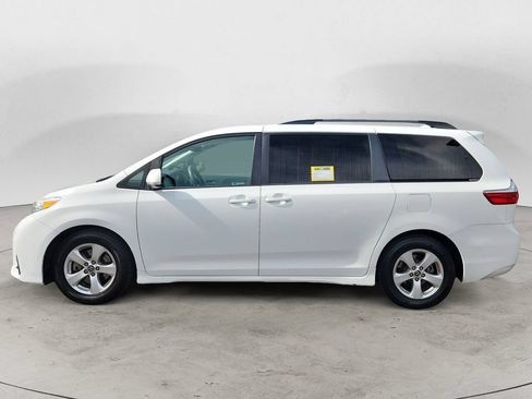 Used 2018 Toyota Sienna LE FWD image 2