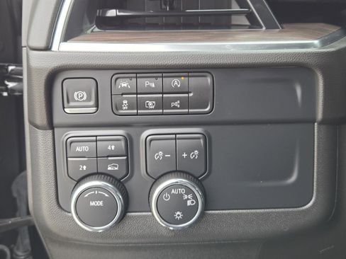 Used 2025 Chevrolet Tahoe LT AWD/4WD image 19