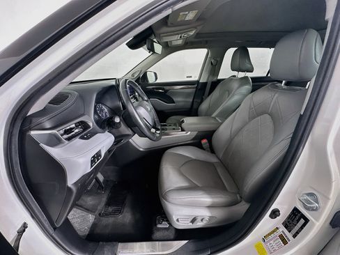 Used 2021 Toyota Highlander Platinum FWD image 13