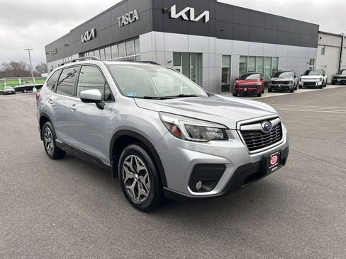 Used 2021 Subaru Forester Premium image 2
