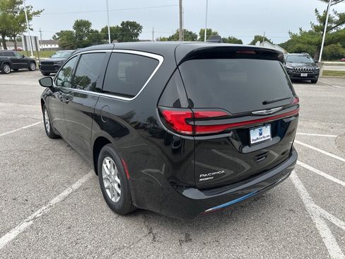 New 2026 Chrysler Pacifica Select image 25