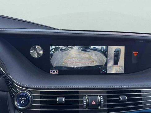 Used 2018 Lexus LS 500h w/ Luxury Package image 26