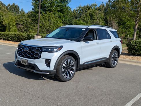 New 2026 Ford Explorer Platinum image 8