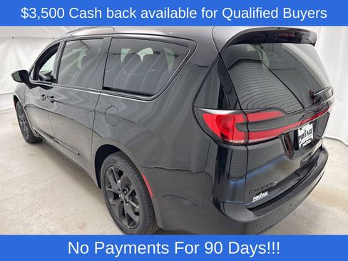 New 2026 Chrysler Pacifica Select w/ S Appearance Package image 5