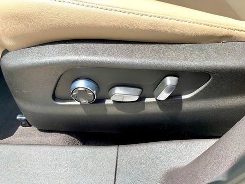 Used 2025 Cadillac XT4 Premium Luxury FWD image 43