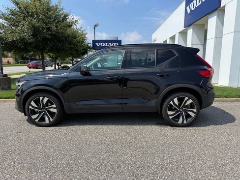 Used 2023 Volvo XC40 B5 Ultimate w/ Climate Package AWD/4WD image 3