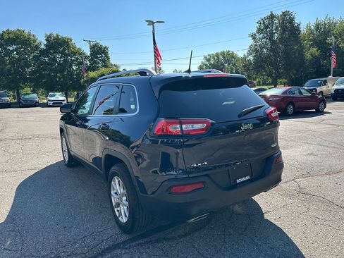 Used 2016 Jeep Cherokee Latitude w/ Cold Weather Group AWD/4WD image 3