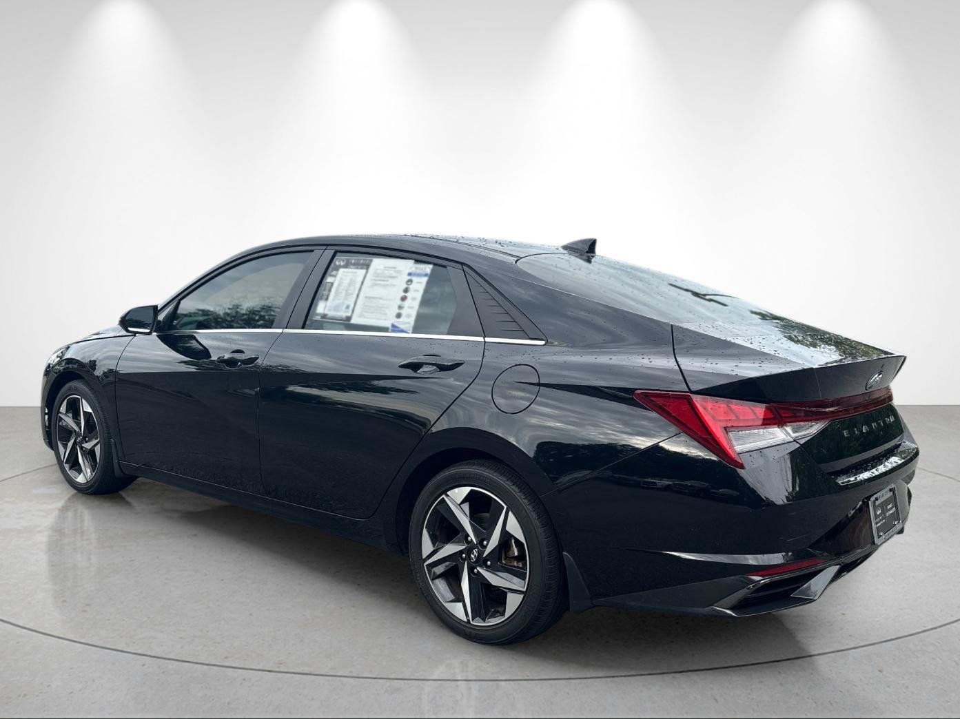 Used 2022 Hyundai Elantra SEL w/ Convenience + Premium Package FWD image 3