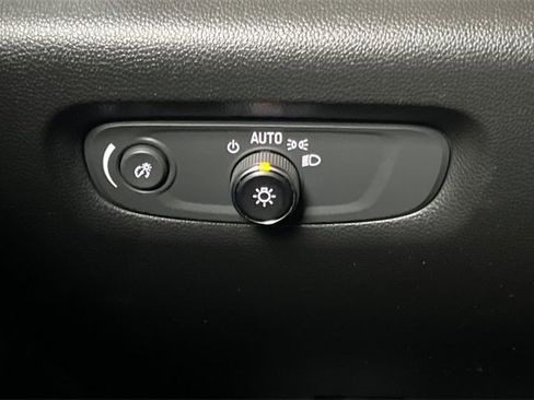 Used 2022 Chevrolet Traverse High Country image 38