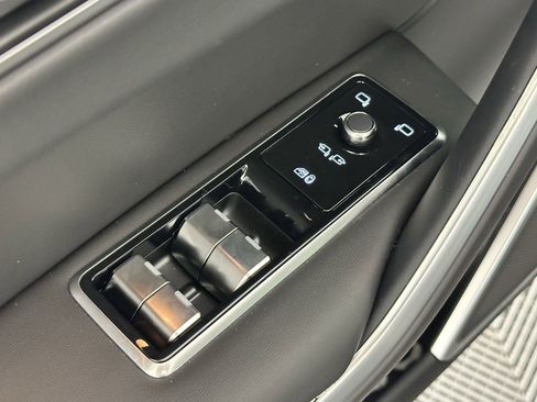 Used 2026 Jaguar F-PACE R-Dynamic S AWD/4WD image 11