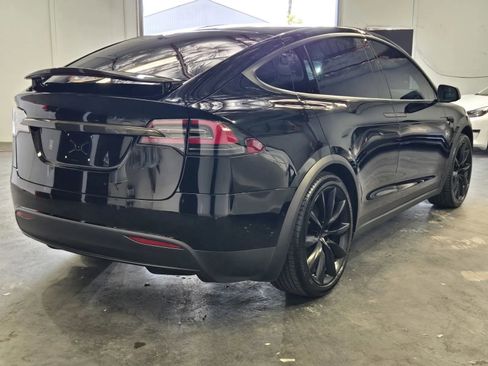 Used 2020 Tesla Model X image 4