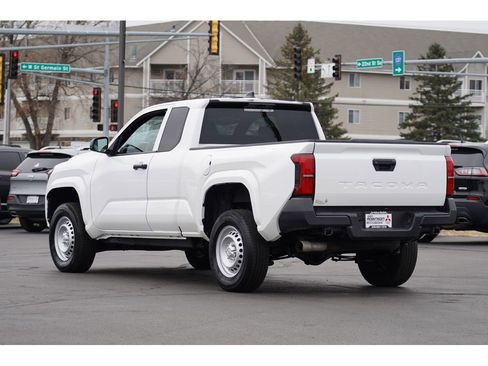 Used 2024 Toyota Tacoma SR image 5
