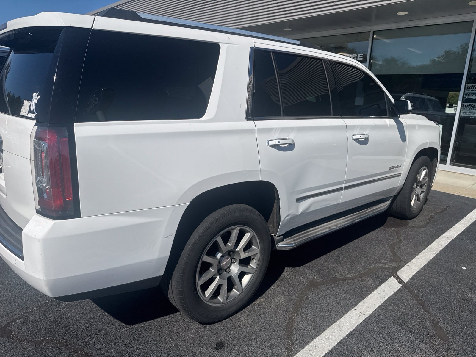 Used 2015 GMC Yukon Denali w/ Open Road Package AWD/4WD image 3