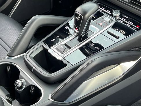 Used 2021 Porsche Cayenne Turbo image 41