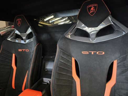 Used 2023 Lamborghini Huracan STO image 16