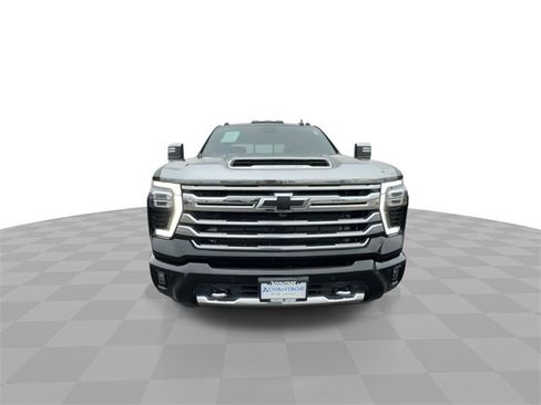 Used 2024 Chevrolet Silverado 2500 High Country w/ High Country Premium Package image 3