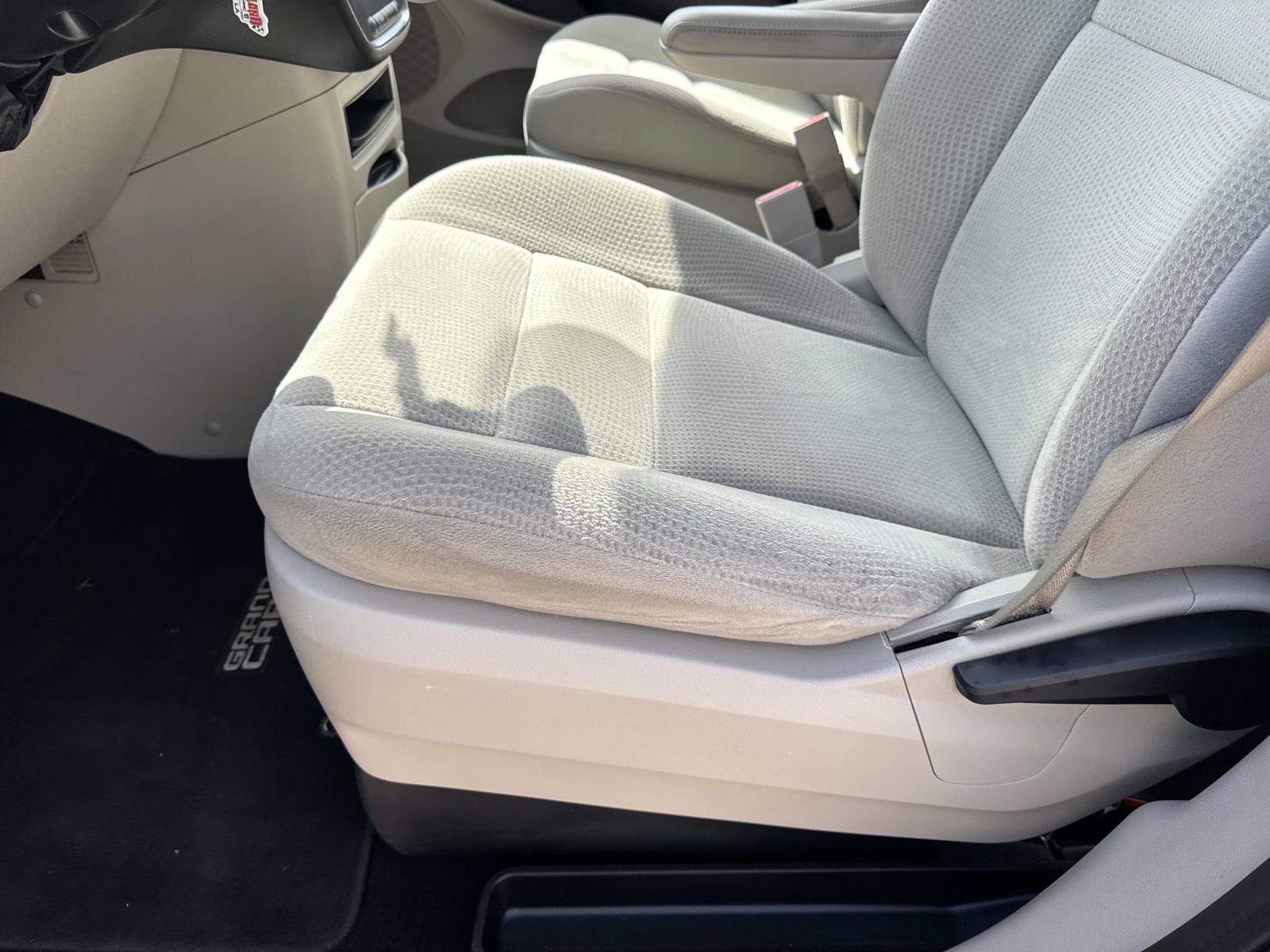 Used 2017 Dodge Grand Caravan SE w/ Power Window Group FWD image 17