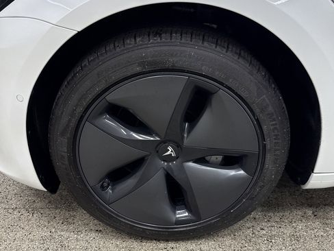 Used 2020 Tesla Model 3 Standard Range Plus image 2