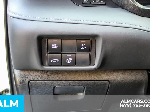 Used 2023 Toyota Highlander Limited image 32