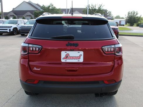 Used 2018 Jeep Compass Latitude FWD image 4