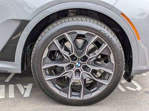 Used 2023 BMW X7 xDrive40i w/ M Sport Package image 31