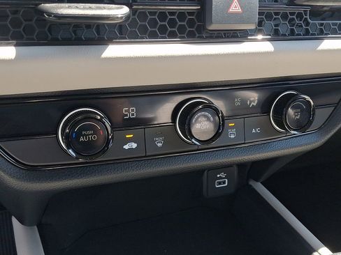 Used 2023 Honda HR-V LX image 16