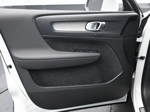 New 2025 Volvo XC40 B5 Core w/ Protection Package Premier image 21