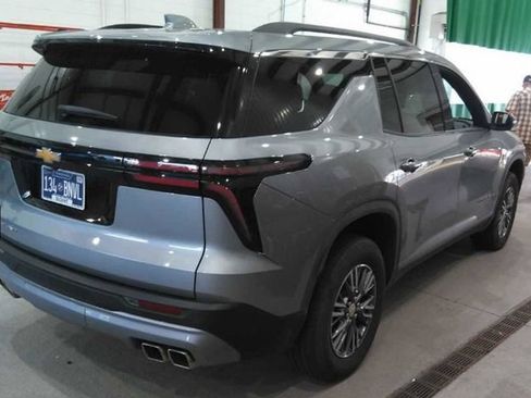 Used 2025 Chevrolet Traverse LT AWD/4WD image 6