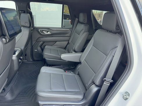Used 2023 Chevrolet Tahoe Z71 w/ Luxury Package AWD/4WD image 17