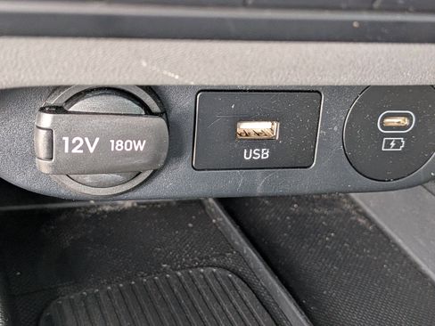 Certified 2025 Hyundai Elantra SEL image 22