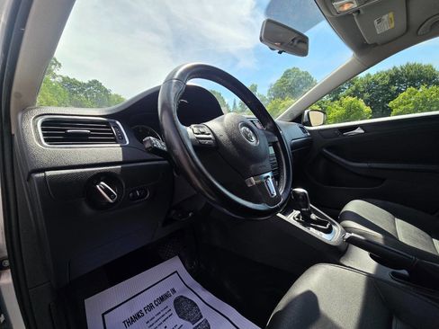 Used 2012 Volkswagen Jetta SE FWD image 19