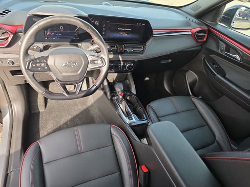 Used 2025 Chevrolet TrailBlazer RS w/ Convenience Package image 14