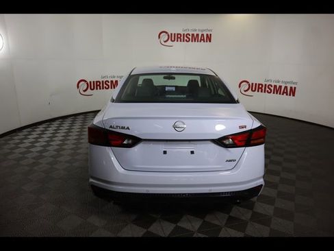 Used 2024 Nissan Altima 2.5 SR w/ SR Premium Package image 5