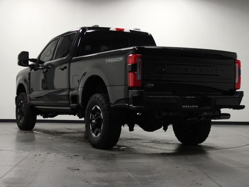 Used 2026 Ford F350 Platinum w/ Tremor Off-Road Package AWD/4WD image 6