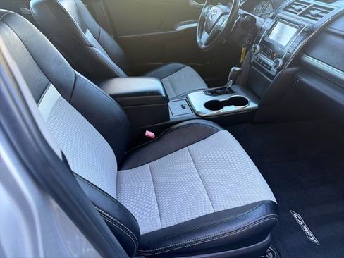 Used 2013 Toyota Camry SE image 6