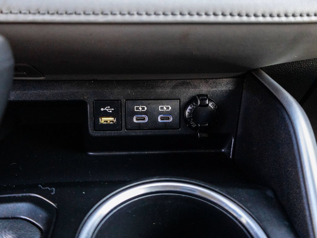 Used 2022 Toyota Highlander LE FWD image 23