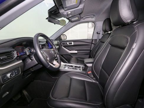 Used 2022 Ford Explorer XLT w/ Equipment Group 202A image 41