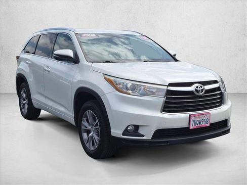 Used 2015 Toyota Highlander XLE FWD image 3