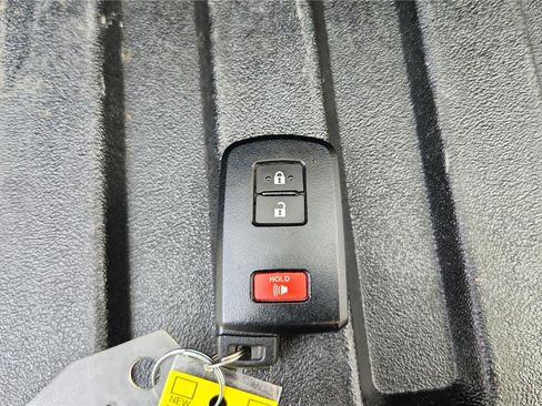 Used 2018 Toyota Tacoma TRD Off-Road AWD/4WD image 28
