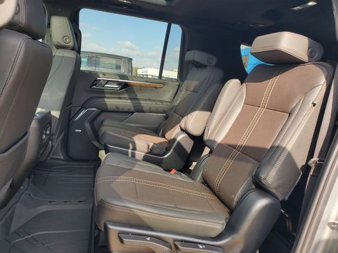 New 2025 Chevrolet Suburban High Country image 29